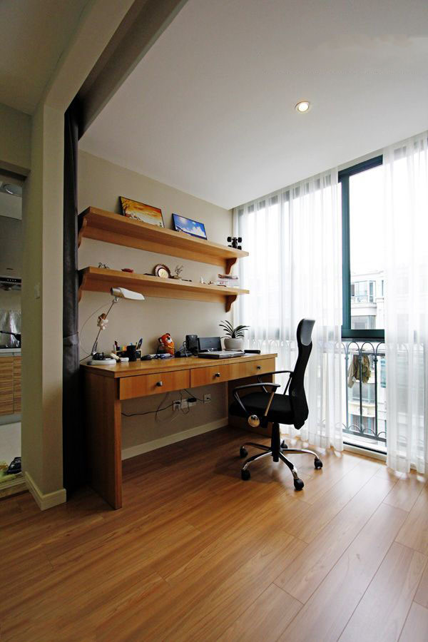 95平現(xiàn)代混搭隱形門+陽臺變書房風(fēng)格裝修效果